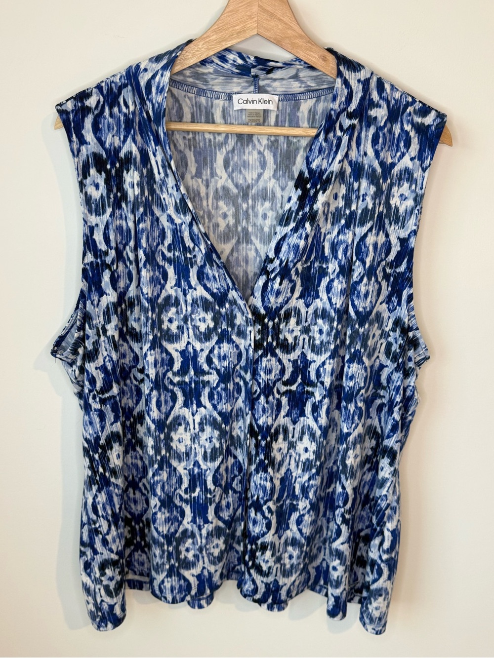 Calvin Klein Blue Patterned Sleeveless V-Neck Top | 2X